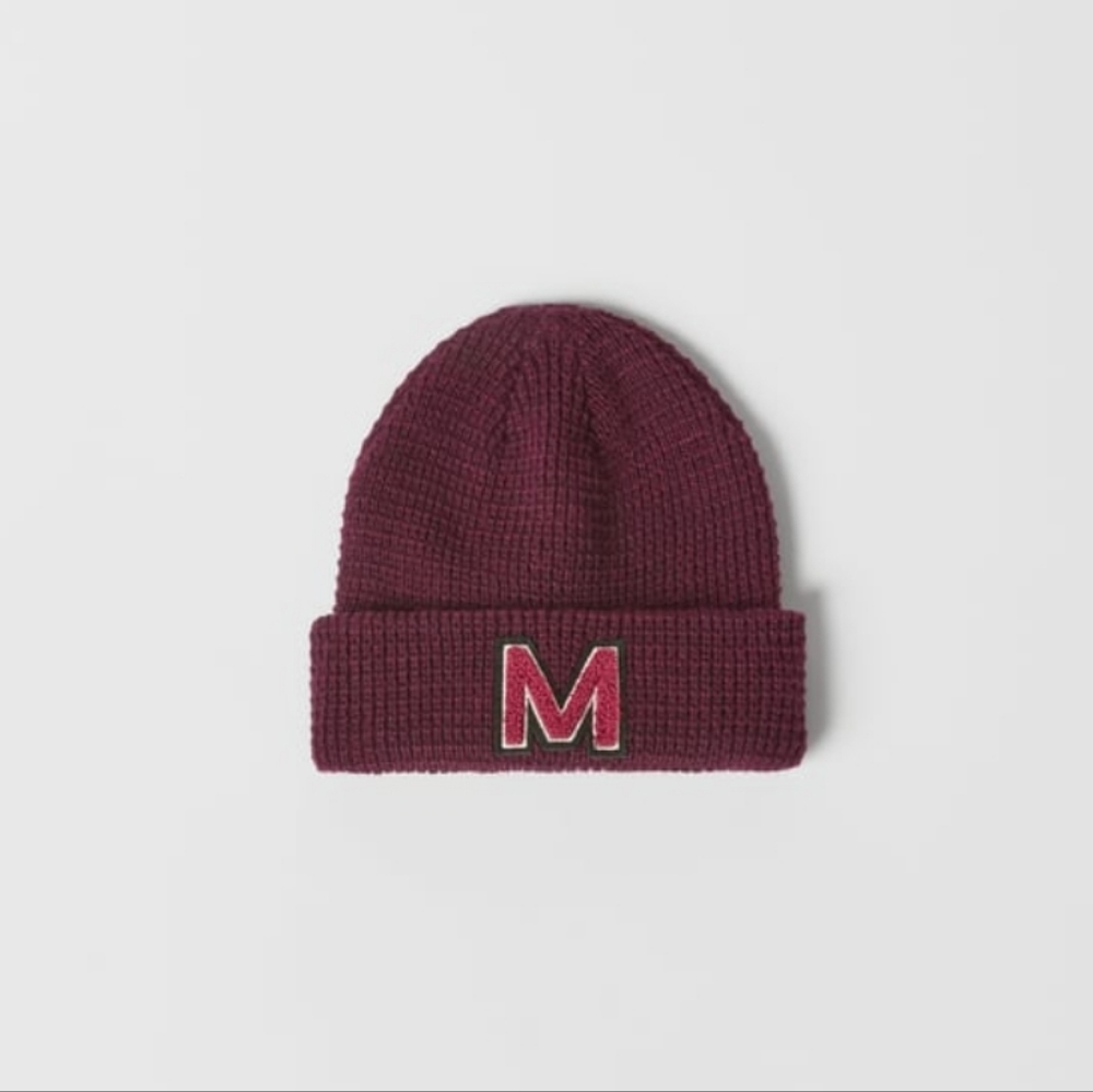 ❌️SOLD❌️KIDS/ INITIAL KNIT HAT BURGUNDY SIZE 6-9 YEARS - Picture 4 of 6